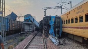 02_06_2024-train_collided_23730217_m1408446966040214076