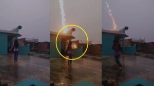 667c2b5a6568d-lightning-on-girl-making-reels-in-sitamarhi-26531318-16x94575883271038937404