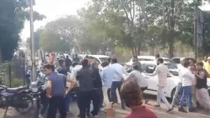 both_groups_fighting_17355506847719652277793496586