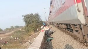jalgaon-pushpak-express-train-accident-many-passengers-died_v_jpg--1280x720-4g4542886807579902786