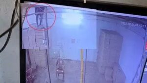 stealing_from_a_store_17401249054432568639968393188